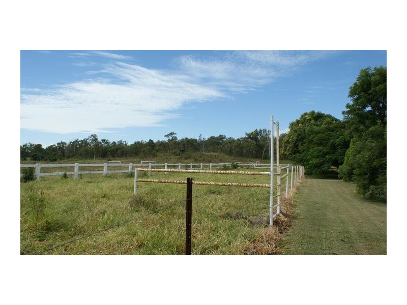 83035 Bruce Highway, Clairview QLD 4741