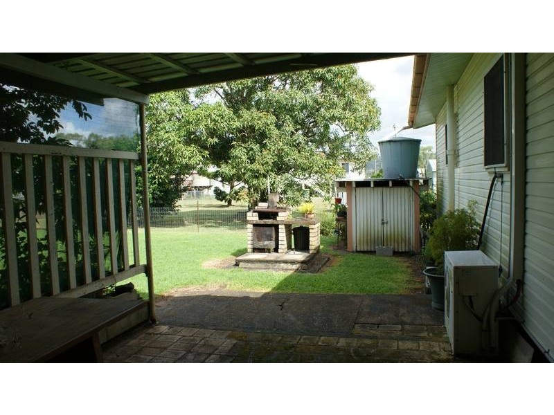 8 Place Avenue, Sarina QLD 4737