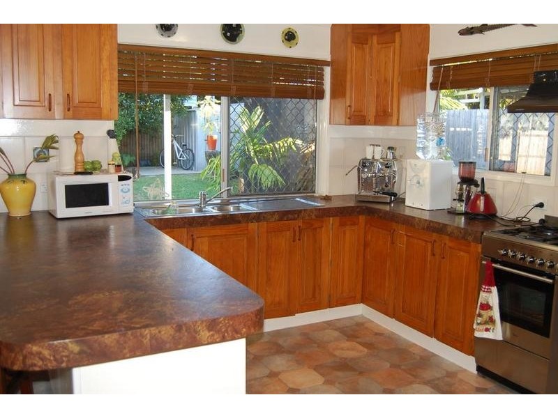 1 Crescent Street, Armstrong Beach QLD 4737