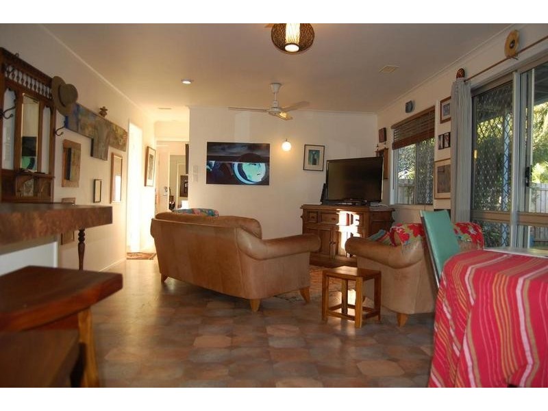 1 Crescent Street, Armstrong Beach QLD 4737