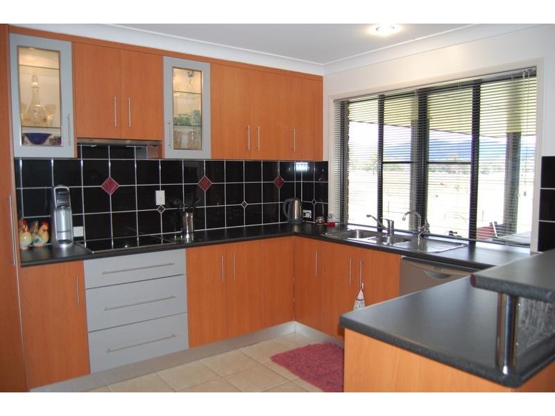 14 Shinfield Road, Sarina QLD 4737