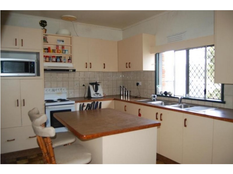 4 Holmes Avenue, Sarina QLD 4737