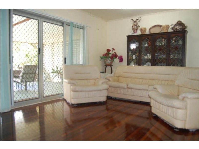 4 Holmes Avenue, Sarina QLD 4737