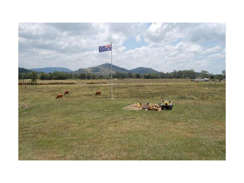 14 Shinfield Road, Sarina QLD 4737