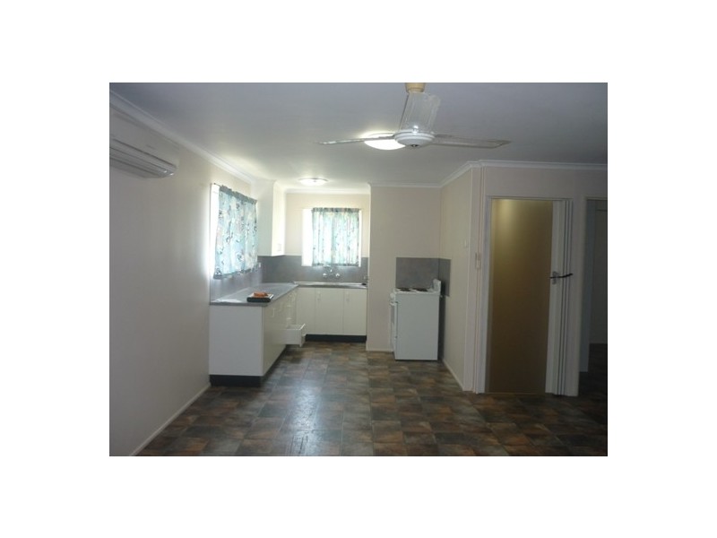 2/42 Owen Jenkins Drive, Sarina Beach QLD 4737