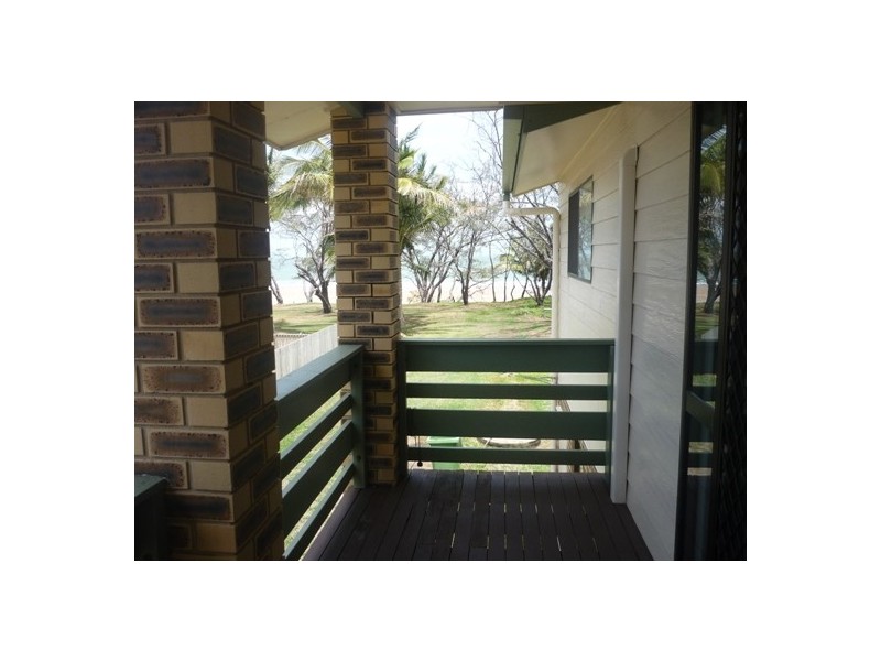 2/42 Owen Jenkins Drive, Sarina Beach QLD 4737