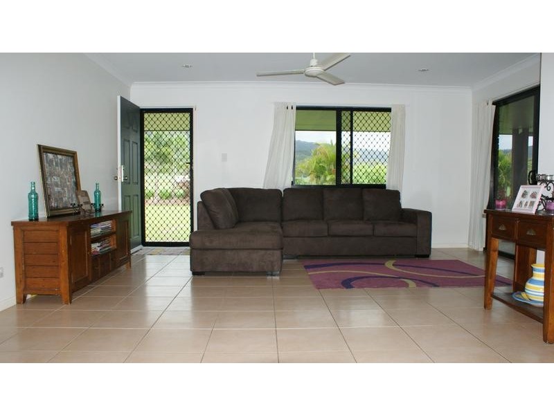 090282 Bruce Highway, Sarina QLD 4737