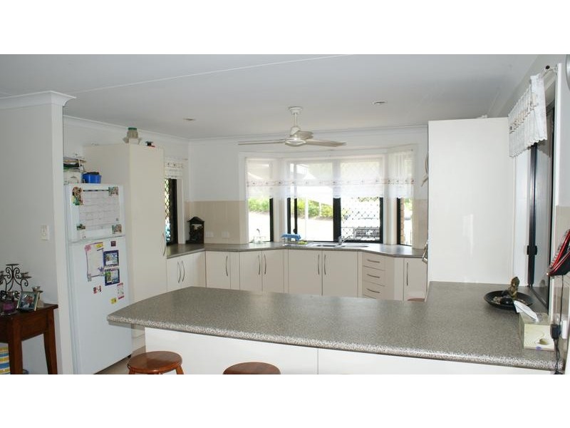 090282 Bruce Highway, Sarina QLD 4737