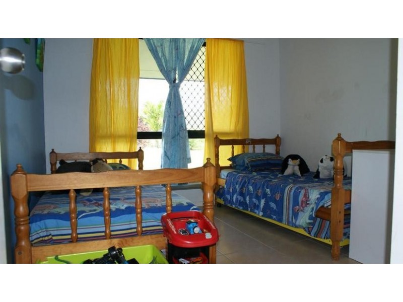 090282 Bruce Highway, Sarina QLD 4737