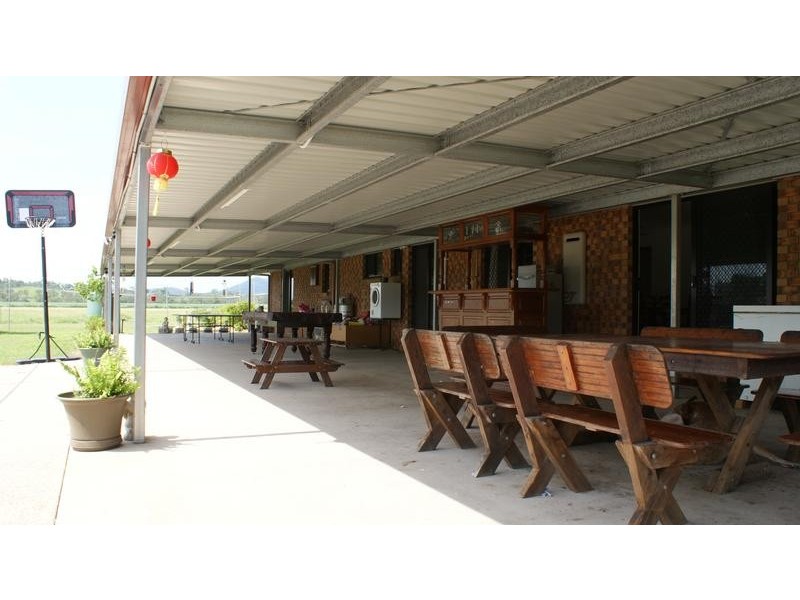 090282 Bruce Highway, Sarina QLD 4737