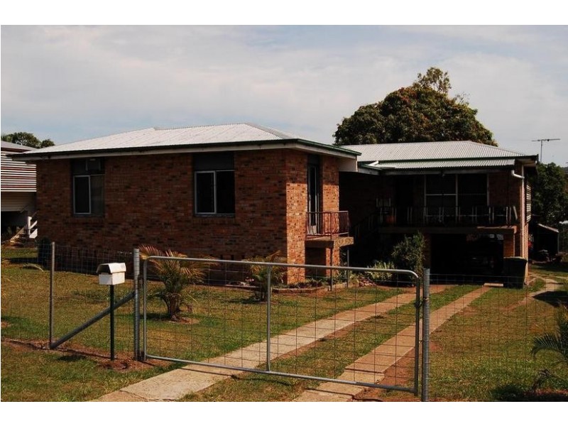 4 Holmes Avenue, Sarina QLD 4737