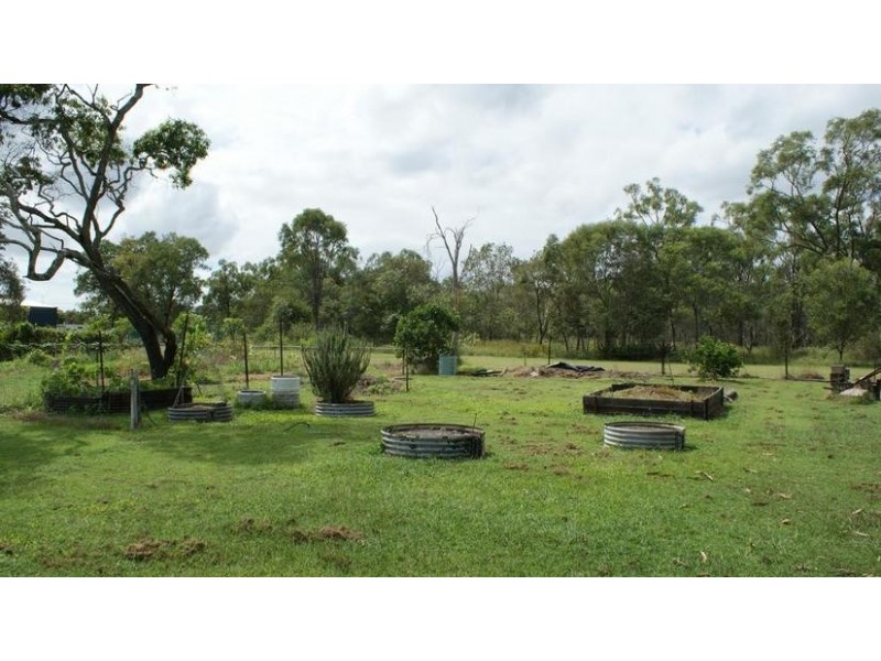 35 Railway Parade, St Lawrence QLD 4707