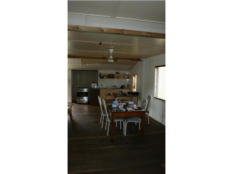 35 Railway Parade, St Lawrence QLD 4707