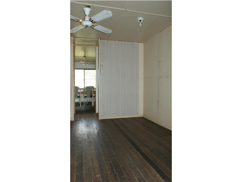 35 Railway Parade, St Lawrence QLD 4707