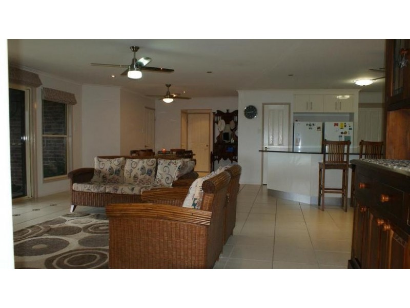 6 Mapley Court, Sarina QLD 4737