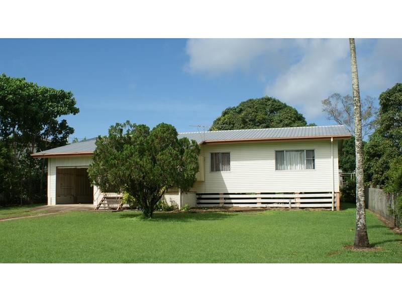 8 Place Avenue, Sarina QLD 4737