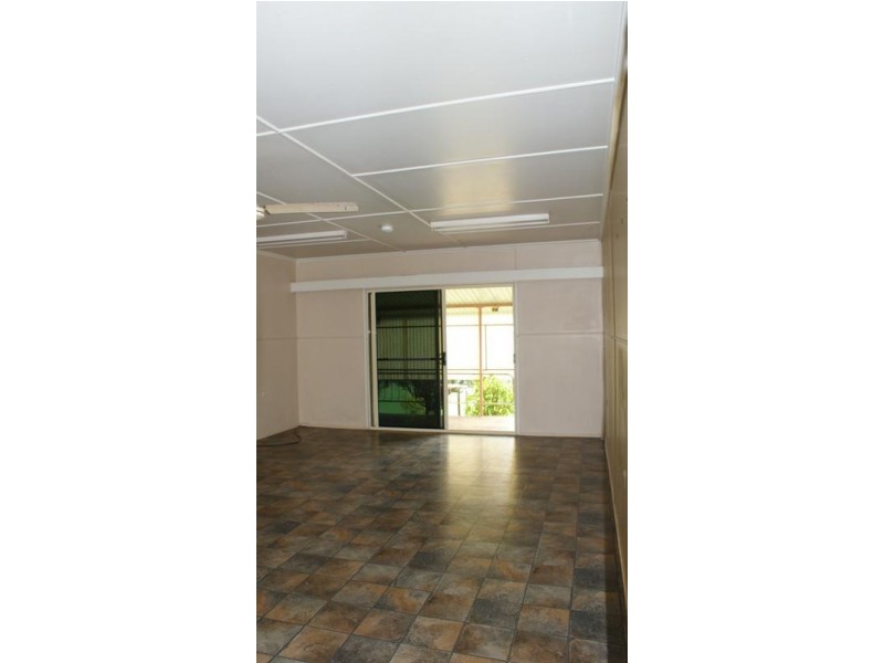 8 Place Avenue, Sarina QLD 4737