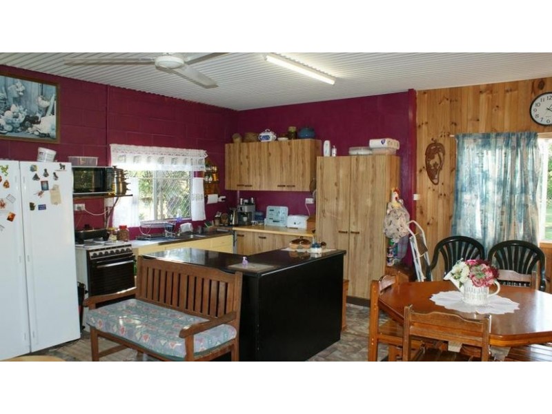 868 Sarina Beach Road, Sarina Beach QLD 4737