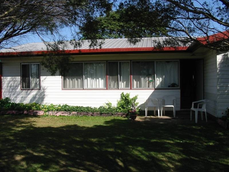 27 Cemetery Road, Sarina QLD 4737