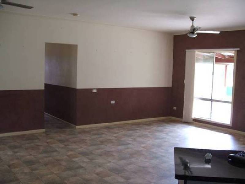 8 Collins Avenue, Sarina QLD 4737