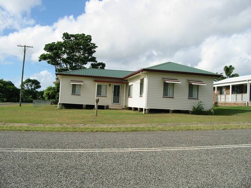 20 Place Avenue, Sarina QLD 4737