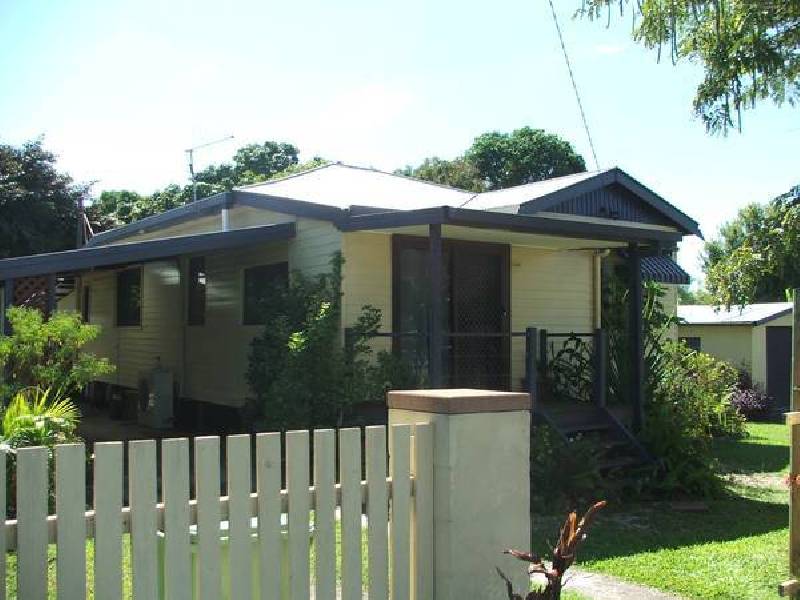 6 Leslie Street, Sarina QLD 4737
