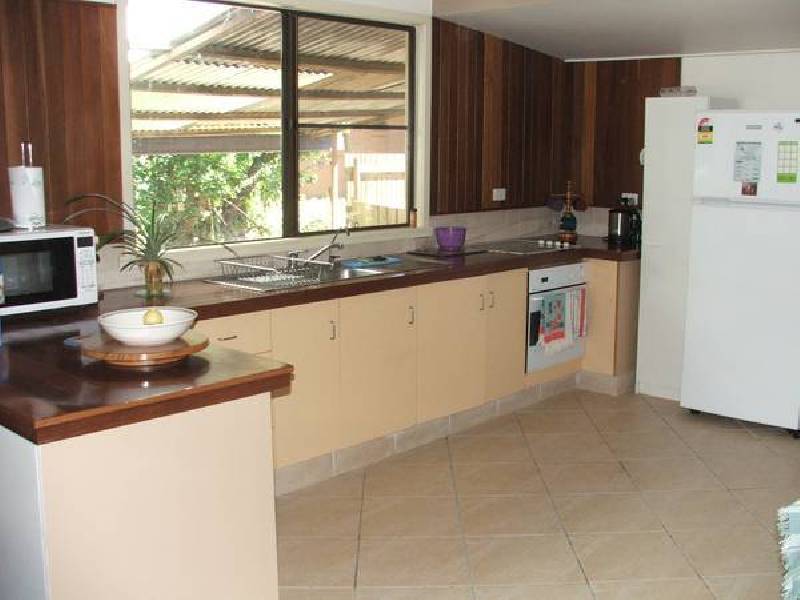 6 Leslie Street, Sarina QLD 4737