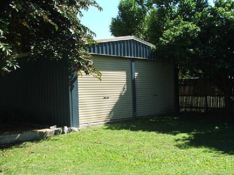 6 Leslie Street, Sarina QLD 4737