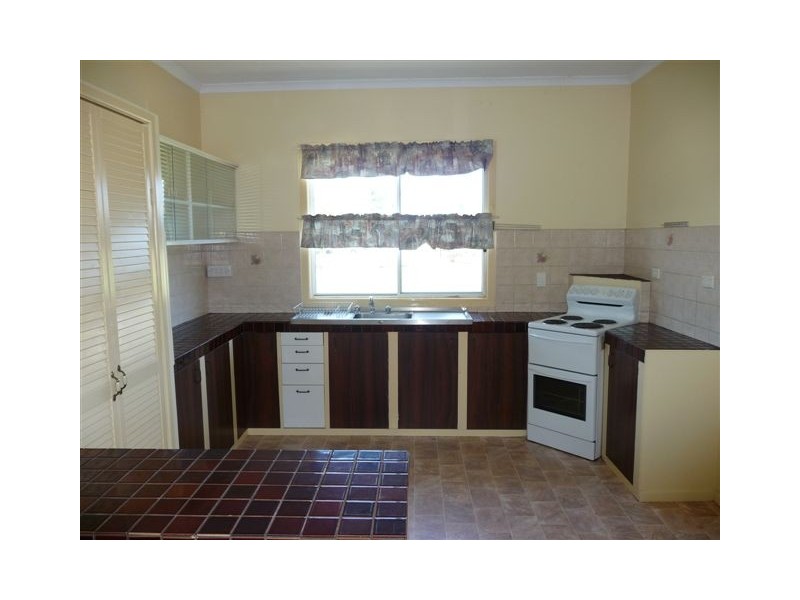10 Hoey Street, Sarina QLD 4737