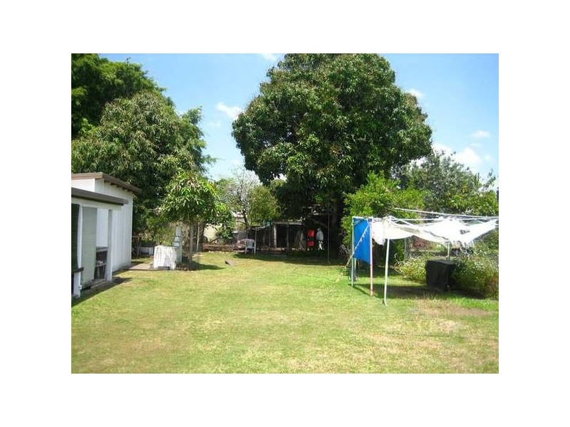 9 East Street, Sarina QLD 4737