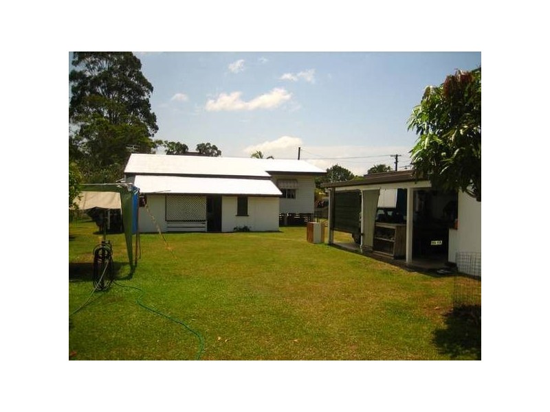 9 East Street, Sarina QLD 4737