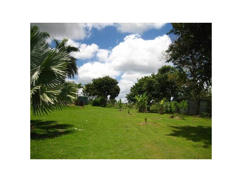 679 West Plane Creek, Sarina QLD 4737