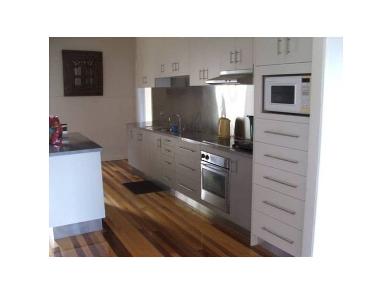 27 Atherton Street, Sarina QLD 4737