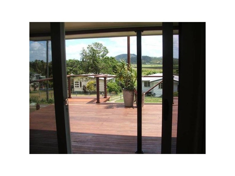 27 Atherton Street, Sarina QLD 4737