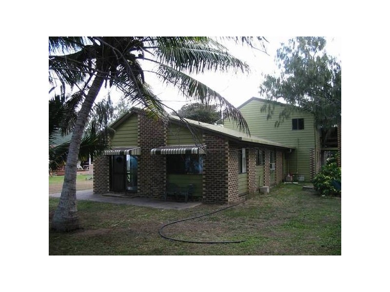 2/42 Owen Jenkins Drive, Sarina Beach QLD 4737