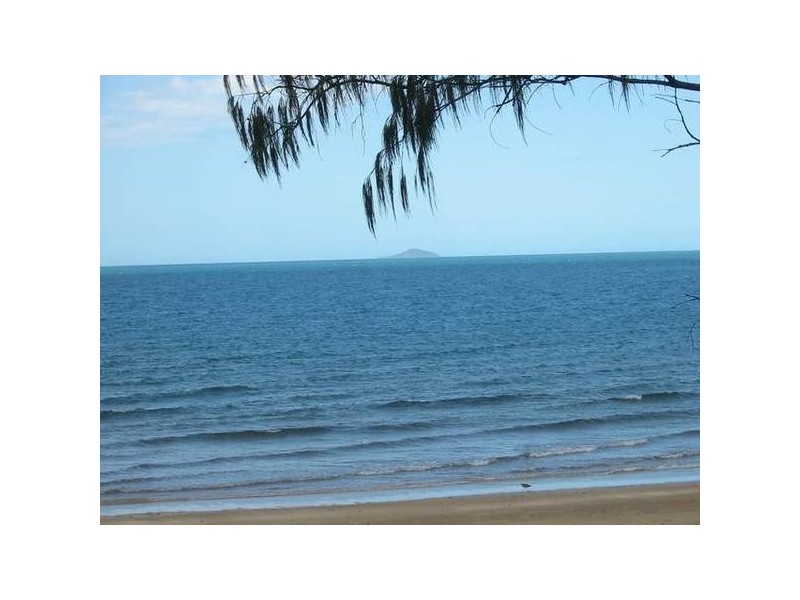 2/42 Owen Jenkins Drive, Sarina Beach QLD 4737