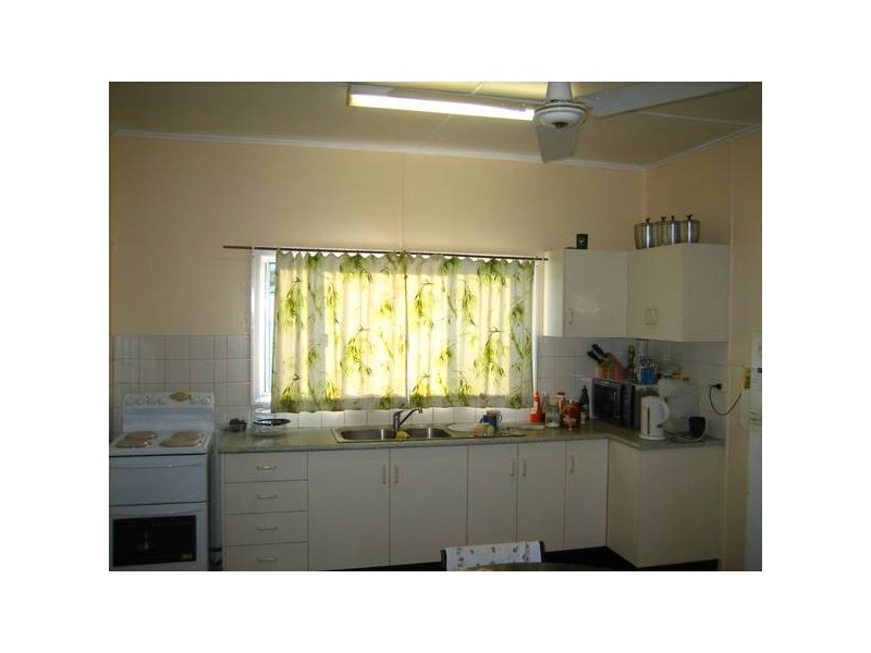 13 East Street, Sarina QLD 4737