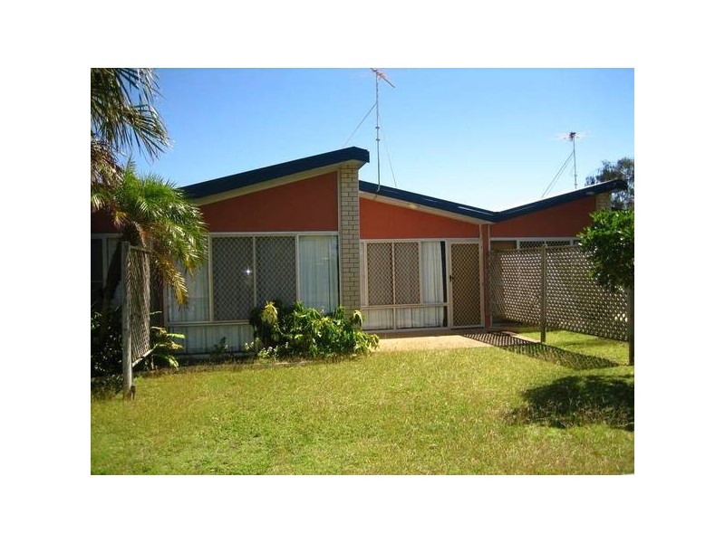 2/47 Owen Jenkins Drive, Sarina Beach QLD 4737