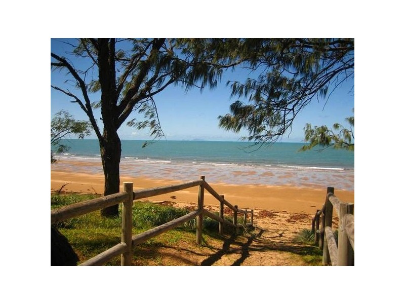 2/47 Owen Jenkins Drive, Sarina Beach QLD 4737