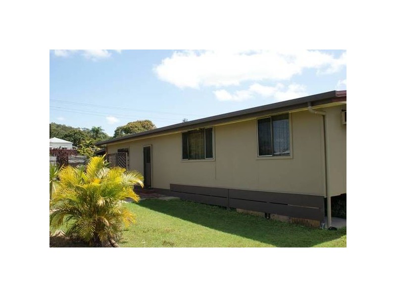 8 Leslie Street, Sarina QLD 4737