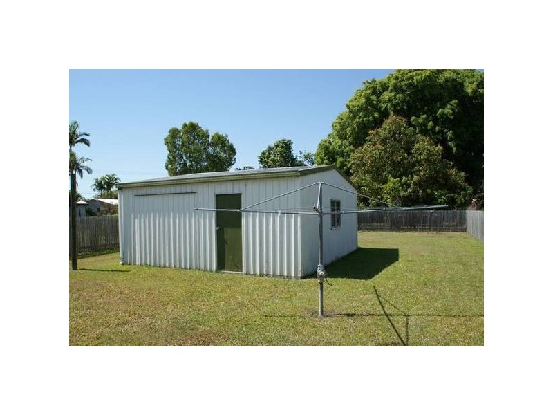 11 East Street, Sarina QLD 4737