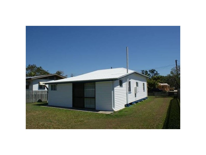 11 East Street, Sarina QLD 4737