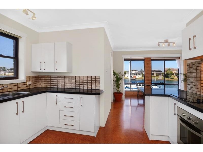 2/4 Riverpark Road, Port Macquarie NSW 2444