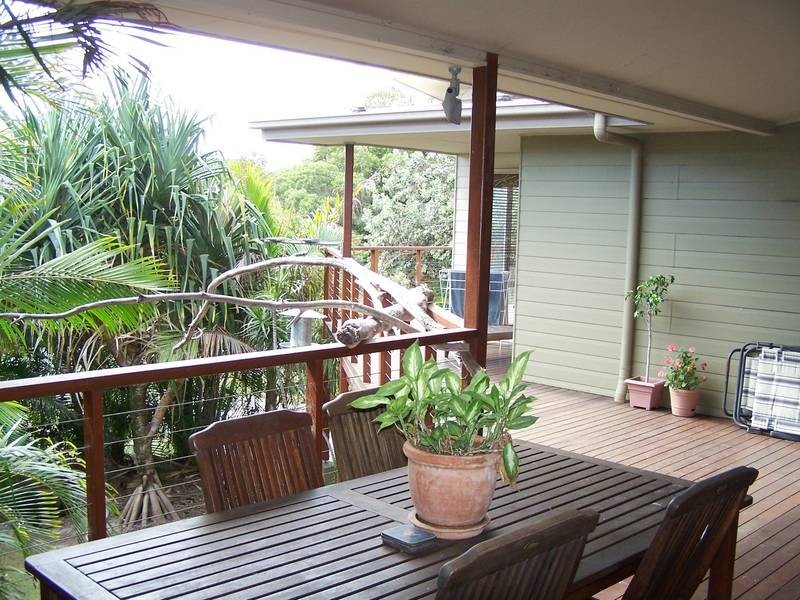 8 Surfside Crescent, Pottsville NSW 2489