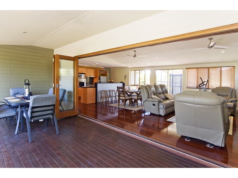 8 Surfside Crescent, Pottsville NSW 2489