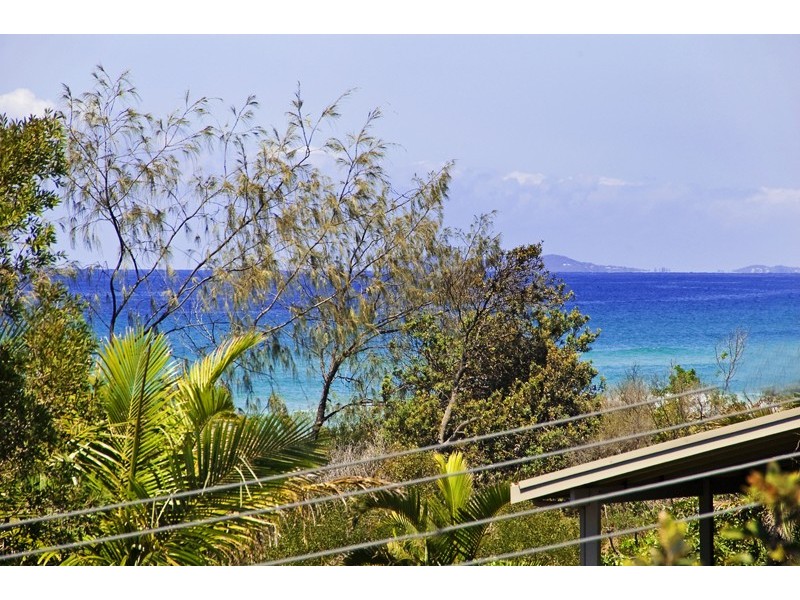 8 Surfside Crescent, Pottsville NSW 2489