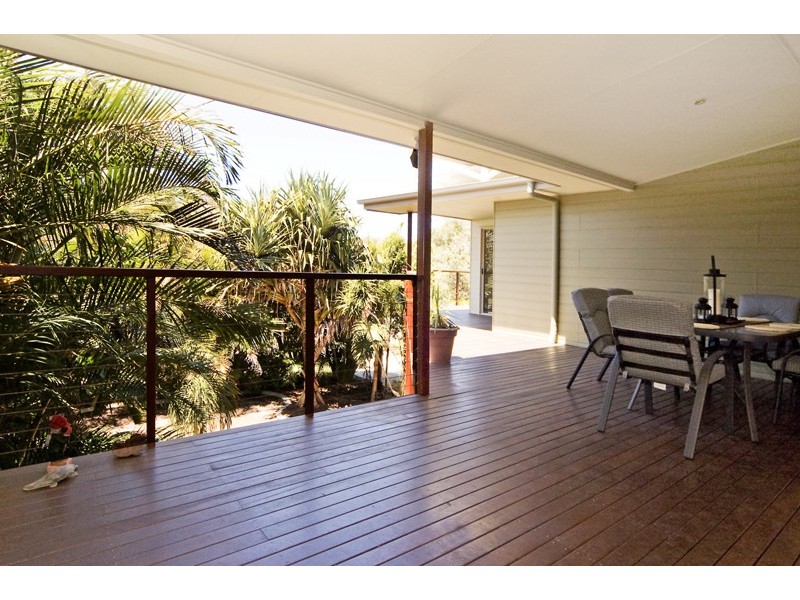 8 Surfside Crescent, Pottsville NSW 2489