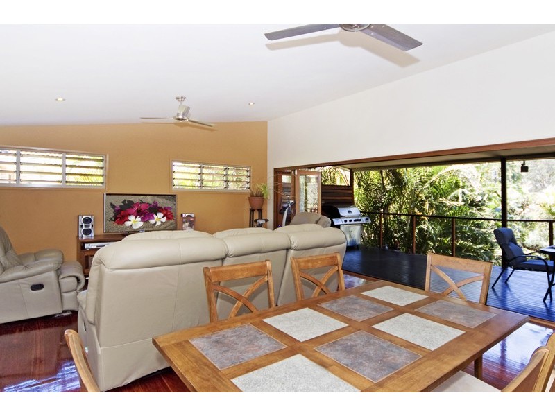 8 Surfside Crescent, Pottsville NSW 2489