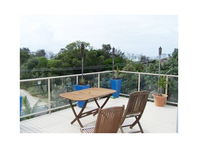 8 Surfside Crescent, Pottsville NSW 2489