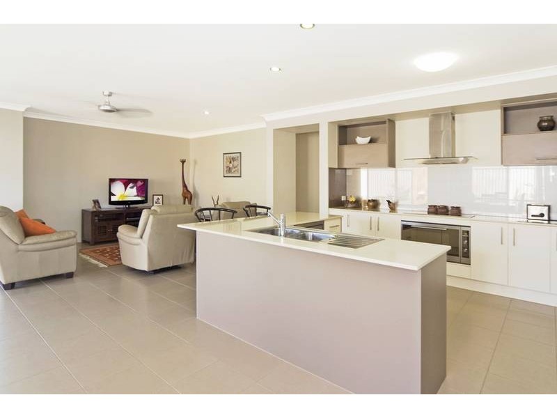 76 Newcastle Drive, Pottsville NSW 2489